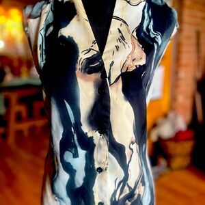 Professional sleeveless top